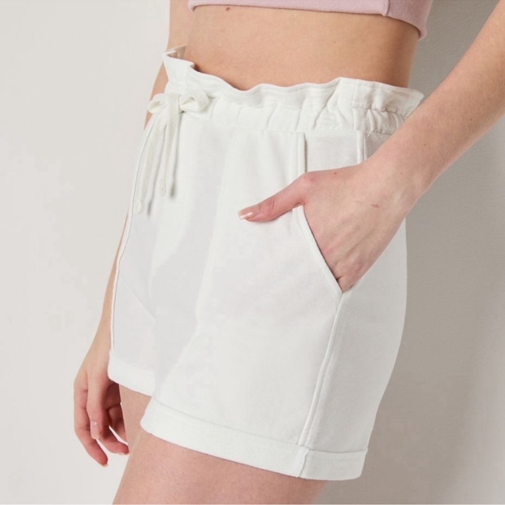 Arizona XS Mid Rise Cargo Short Juniors Solid Snowdrift White Comfy Everyday - Picture 2 of 4